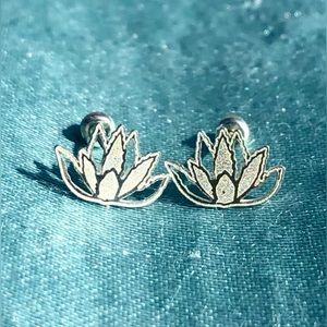 NEW 925 STERLING SILVER LOTUS FLOWER EARRINGS 🪷